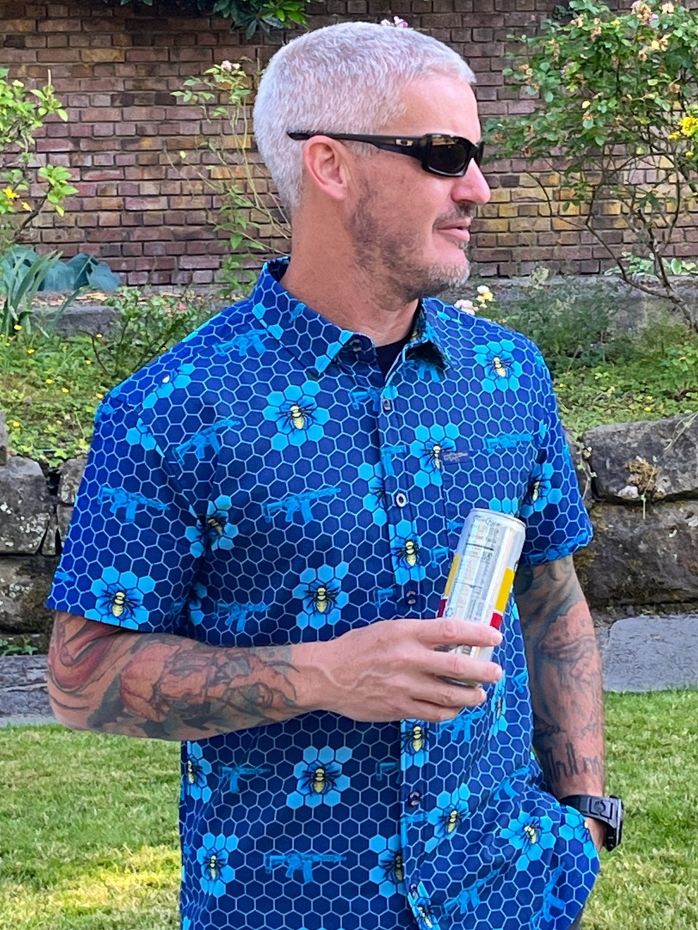 Retro Rifle Sting Ops short sleeve button down Sz M